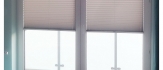 Kremowe plisy okienne